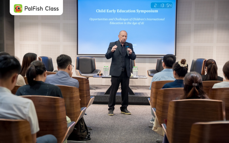 Giáo sư David Pickus chia sẻ về tầm quan trọng của giáo dục quốc tế kỷ nguyên AI và tư duy phản biện.