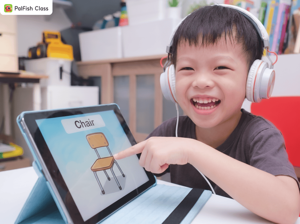 Trẻ em vui vẻ sau buổi học tiếng Anh cho trẻ em tại PalFish